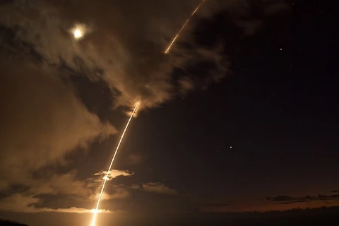 Bắn mục tiêu tên lửa đạn đạo tầm trung từ một cơ sở thử nghiệm tên lửa trên đảo Kauai. (Nguồn: washingtonexaminer.com)