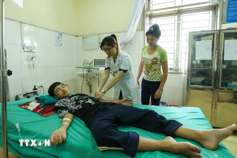 Bệnh nhân Lò Văn Hoàng phải nhập viện trong tình trạng ngừng tuần hoàn nay đã qua cơn nguy kịch. (Ảnh: Xuân Tư/TTXVN)
