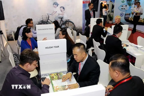 Khách tham quan các gian hàng tại Hội chợ Du lịch quốc tế Thành phố Hồ Chí Minh lần thứ 13. (Ảnh: An Hiếu/TTXVN)