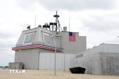 Hệ thống lá chắn tên lửa AEGIS Ashore của Mỹ tại căn cứ Deveselu, Tây Nam Bucharest, Romania. (Nguồn: THX/TTXVN)