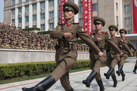 Binh sỹ Triều Tiên diễu hành kỷ niệm 105 năm ngày sinh nhà lãnh đạo Kim Nhật Thành tháng 4/2017. (Nguồn: AFP)