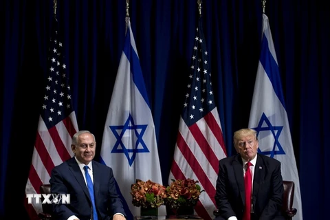Tổng thống Mỹ Donald Trump gặp Thủ tướng Israel Benjamin Netanyahu bên lề Khóa họp 72 Đại Hội đồng Liên hợp quốc. (Nguồn: AFP/TTXVN)