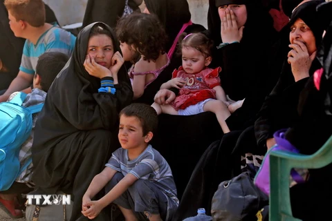 Người dân Syria sơ tán khỏi Raqa. (Nguồn: AFP/TTXVN)