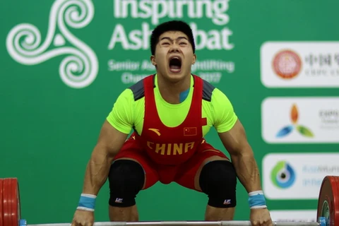 Vận động viên Trung Quốc thi đấu môn cử tạ tại AIMAG 2017.