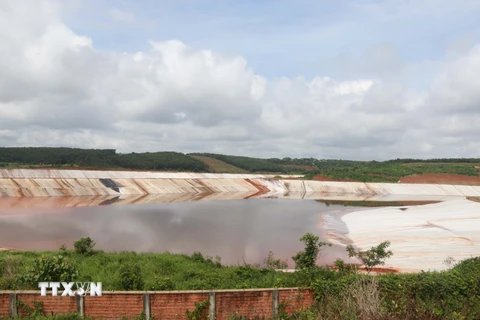 Hồ chứa bùn đỏ của Nhà máy Alumin Nhân Cơ. (Ảnh: Hưng Thịnh/TTXVN)