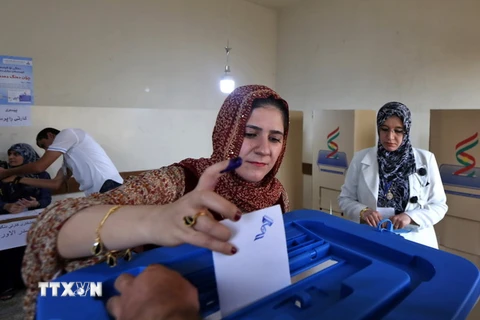 Người Kurd bỏ phiếu tham gia cuộc trưng cầu ý dân ở tỉnh Arbil, thủ phủ Khu tự trị người Kurd, miền bắc Iraq. (Nguồn: AFP/TTXVN)