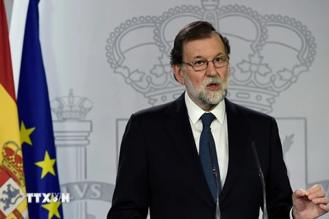 Thủ tướng Tây Ban Nha Mariano Rajoy phát biểu với báo giới tại Madrid. (Nguồn: AFP/TTXVN)