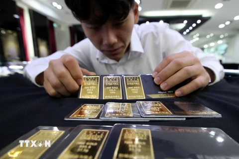 Tại sàn giao dịch vàng Hàn Quốc ở Seoul. (Nguồn: YONHAP/TTXVN)