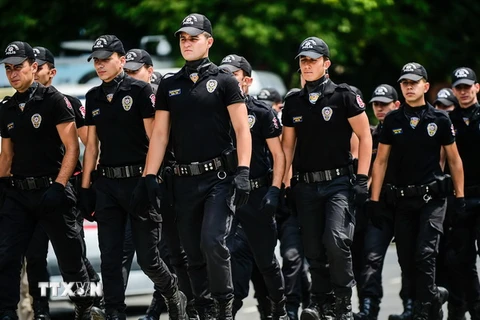Cảnh sát Thổ Nhĩ Kỳ được triển khai tại Istanbul. (Nguồn: AFP/TTXVN)