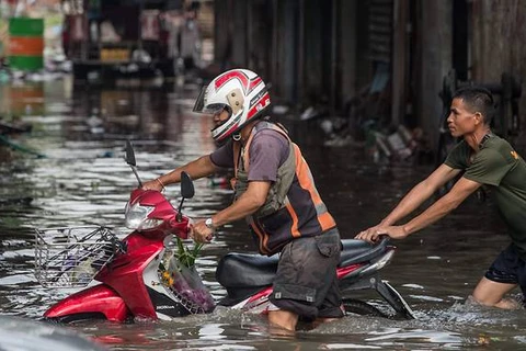 Thủ đô Bangkok chìm trong biển nước. (Nguồn: AFP)