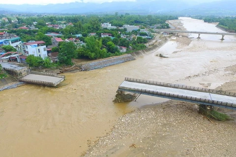Cầu Thia tại huyện Trạm Tấu bị lũ cuốn trôi ngày 11/10. (Ảnh: Tuấn Anh/Vietnam+)