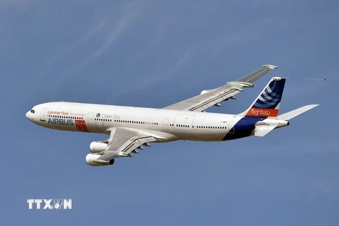 Máy bay của hãng Airbus thực hiện chuyến bay thử nghiệm tại Colomiers, Pháp. (Nguồn: AFP/TTXVN)