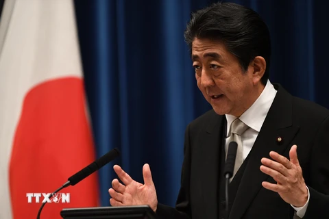 Chủ tịch LDP, Thủ tướng Nhật Bản Shinzo Abe phát biểu tại cuộc họp báo ở thủ đô Tokyo. (Nguồn: AFP/TTXVN)