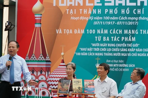Phó Bí thư Thường trực Thành uỷ Thành phố Hồ Chí Minh Tất Thành Cang phát biểu trong chương trình toạ đàm về sách Nga. (Ảnh: Phương Vy/TTXVN)