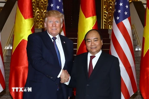 Thủ tướng Nguyễn Xuân Phúc hội kiến Tổng thống Hợp chúng quốc Hoa Kỳ Donald Trump thăm cấp Nhà nước tới Việt Nam. (Ảnh: Thống Nhất/TTXVN)