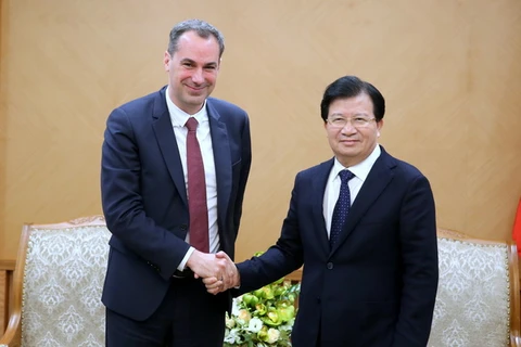 Phó Thủ tướng Trịnh Đình Dũng và ông Cedrik Neike, Thành viên Ban điều hành Tập đoàn Siemens. (Nguồn: baochinhphu.vn)