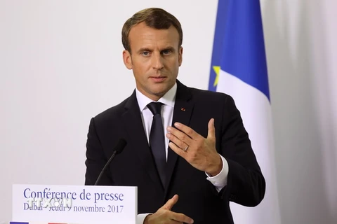 Tổng thống Pháp Emmanuel Macron trong cuộc họp báo tại Dubai, Các Tiểu vương quốc Arab thống nhất. (Nguồn: AFP/TTXVN)