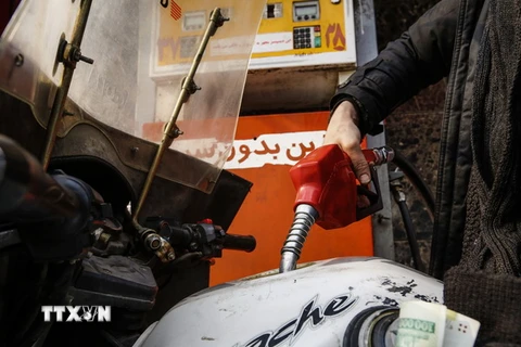 Một trạm bán xăng ở Tehran. (Nguồn: AFP/TTXVN)