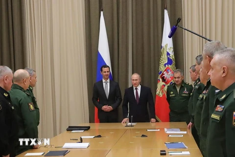 Tổng thống Syria Bashar Al Assad (trái) hội đàm với Tổng thống Nga Vladimir Putin. (Nguồn: AFP/TTXVN)