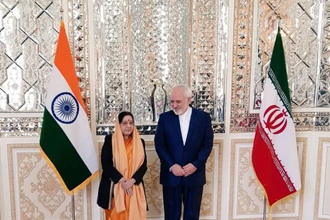 Ngoại trưởng Ấn Độ Sushma Swaraj và người đồng cấp Iran Mohammad Javad Zarif. (Nguồn: thehindu.com)