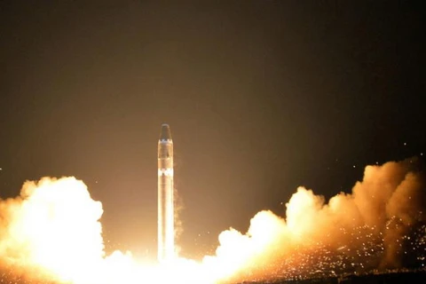 Vụ phóng thử tên lửa đạn đạo liên lục địa Hwasong-15. (Nguồn: AP)