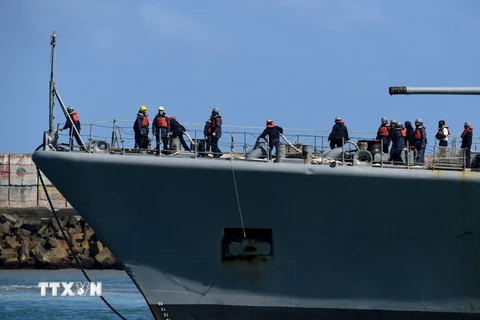 Tàu khu trục ARA Sarandi của hải quân Argentina tham gia tìm kiếm tàu ngầm ARA San Juan bị mất tích trên vùng biển phía Nam thủ đô Buenos Aires. (Nguồn: AFP/TTXVN)