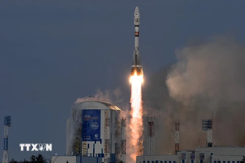 Tên lửa Soyuz-2.1b mang theo vệ tinh khí tượng Meteor-M 2-1 rời bệ phóng tại sân bay vũ trụ Vostochny, ngoại ô Uglegorsk, Nga. (Nguồn: AFP/TTXVN)