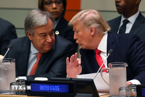 Tổng thư ký Liên hợp quốc Antonio Guterres (trái) và Tổng thống Mỹ Donald Trump trong cuộc gặp ở New York, Mỹ. (Nguồn: AFP/TTXVN)