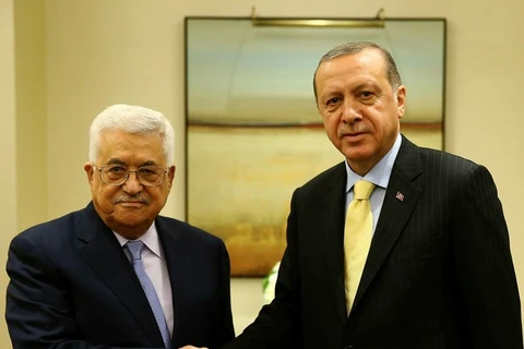 Tổng thống Thổ Nhĩ Kỳ Recep Tayyip Erdogan (phải) và người đồng cấp Palestine Mahmoud Abbas.(Nguồn: dailysabah.com) 