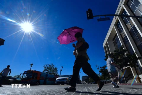 Cảnh nắng nóng trên đường phố Los Angeles, Mỹ. (Nguồn: AFP/TTXVN)