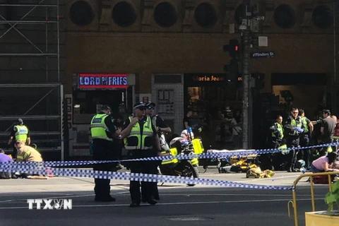 Cảnh sát phong tỏa hiện trường vụ lao xe vào người đi bộ ở Melbourne, Australia. (Nguồn: ABC News/TTXVN)