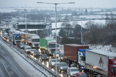 Giao thông tại Anh tê liệt do mưa bão. (Nguồn: telegraph.co.uk)