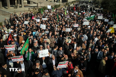 Người dân tuần hành ủng hộ Chính phủ tại Tehran, Iran. (Nguồn: AFP/TTXVN)