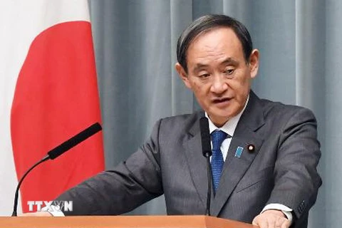 Chánh văn phòng nội các Nhật Bản Yoshihide Suga tại một cuộc họp báo ở Tokyo. (Nguồn: Kyodo/TTXVN)