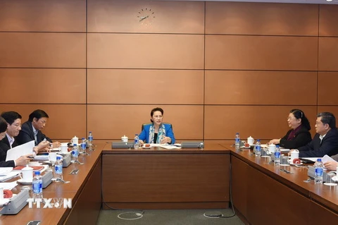 Chủ tịch Quốc hội Nguyễn Thị Kim Ngân chủ trì cuộc họp Ban tổ chức APPF 26. (Ảnh: Trọng Đức/TTXVN)