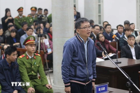 Bị cáo Trịnh Xuân Thanh, nguyên Chủ tịch Hội đồng quản trị, Tổng Giám đốc PVC trả lời Hội đồng xét xử tại phần kiểm tra căn cước. (Ảnh: Doãn Tấn/TTXVN)