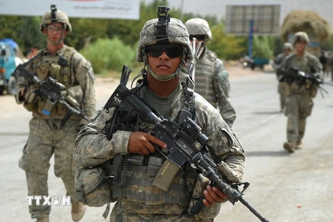 Binh sỹ Mỹ làm nhiệm vụ trong chiến dịch chống khủng bố tại Kandahar, Afghasnistan. (Nguồn: EPA/TTXVN)