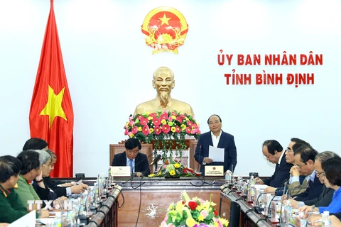 Thủ tướng Nguyễn Xuân Phúc làm việc với lãnh đạo chủ chốt tỉnh Bình Định. (Ảnh: Thống Nhất/TTXVN)