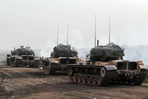 Binh sỹ và xe quân sự Thổ Nhĩ Kỳ được triển khai tại khu vực Afrin, Syria. (Nguồn: THX/TTXVN)