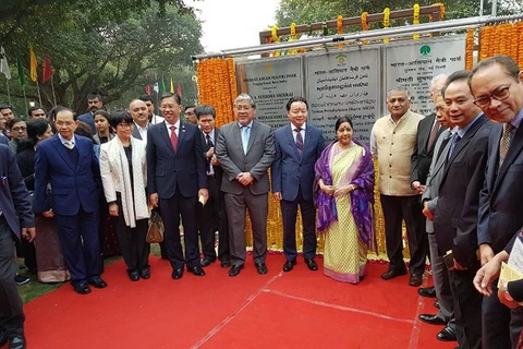 Bộ trưởng Trần Hồng Hà dự lễ khánh thành Công viên hữu nghị Ấn Độ-ASEAN. (Ảnh: Huy Bình/Vietnam+)