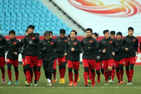 Các tuyển thủ U23 Việt Nam trong buổi tập chuẩn bị cho trận chung kết. (Ảnh: Hoàng Linh/TTXVN)