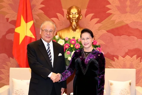 Chủ tịch Quốc hội Nguyễn Thị Kim Ngân tiếp ông Tsutomu Takebe, Cố vấn đặc biệt Liên minh nghị sỹ hữu nghị Nhật-Việt. (Ảnh: Trọng Đức/TTXVN)