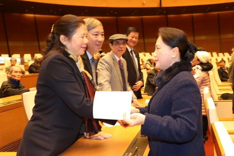 Chủ tịch Quốc hội Nguyễn Thị Kim Ngân và các đại biểu tại buổi gặp mặt. (Ảnh: Trọng Đức/TTXVN)