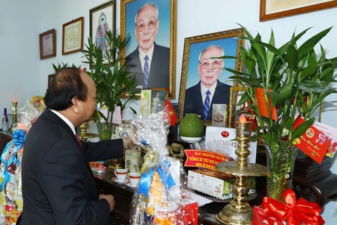  Thủ tướng Nguyễn Xuân Phúc đến dâng hương đồng chí Võ Chí Công. (Ảnh: Thống Nhất/TTXVN)