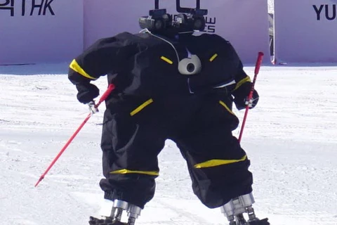 Một robot tham gia tranh tài trượt tuyết tại công viên Welli Hilli. (Nguồn: Yonhap/TTVXN)
