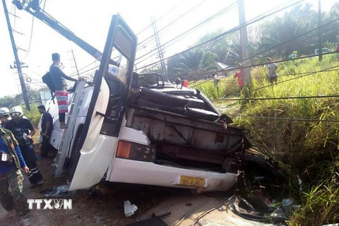 Hiện trường vụ tai nạn ở Phang Nga, Thái Lan. (Nguồn: THX/TTXVN)