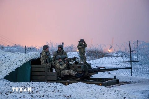 Lính biên phòng Ukraine trong một chiến dịch gần Mariupol, thuộc khu vực Donetsk. (Nguồn: EPA/TTXVN)