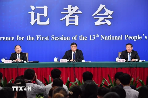 Phó Chủ nhiệm Ủy ban Cải cách và phát triển quốc gia của Trung Quốc Ninh Cát Triết (trái). (Nguồn: THX/TTXVN)