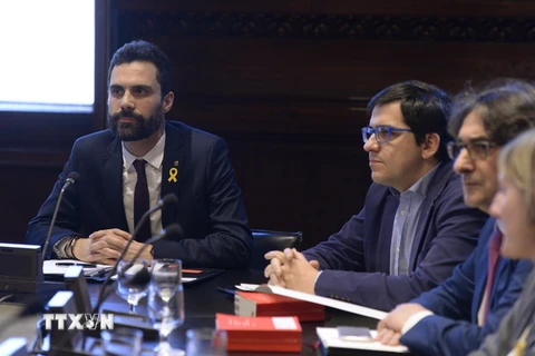 Chủ tịch Hội đồng lập pháp Catalonia tại Tây Ban Nha Roger Torrent (trái). (Nguồn: AFP/TTXVN)