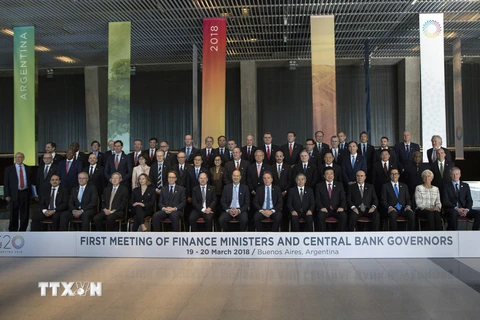 Bộ trưởng Tài chính và Thống đốc Ngân hàng trung ương các nền kinh tế thành viên G20 chụp ảnh chung tại hội nghị. (Nguồn: THX/TTXVN)